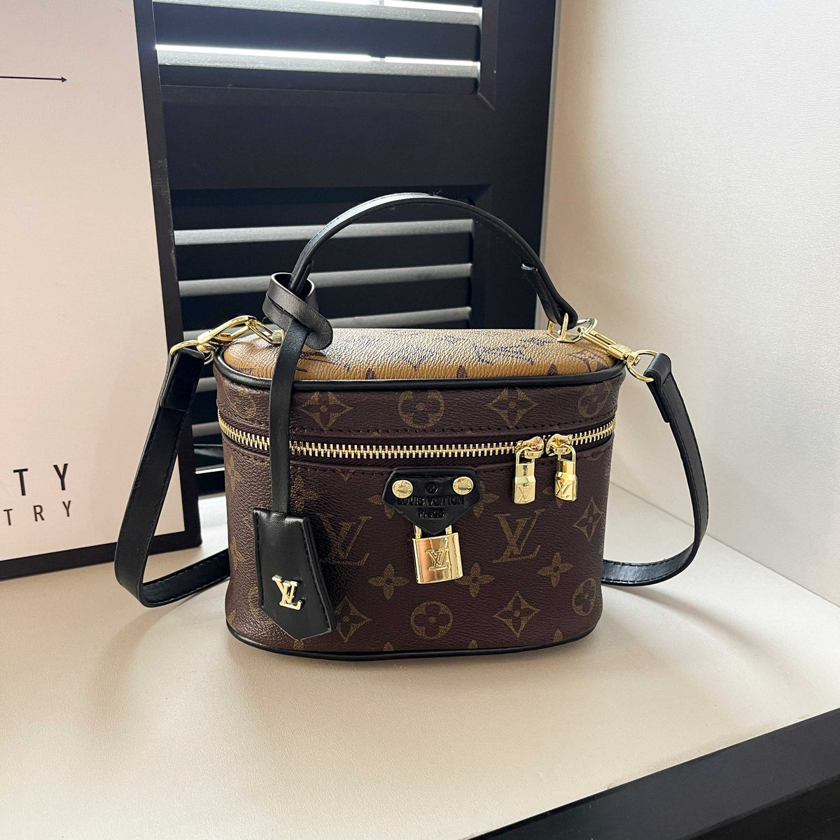 Vintage-Inspired Box hand bag – Elegant Monogram Tote Box