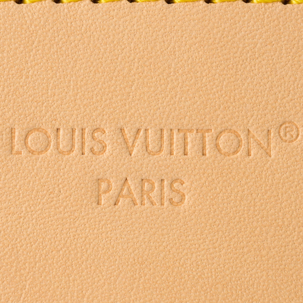Luxurious Designer Leather Handbag with Gold Chain Details